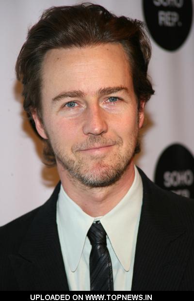 edward norton at soho rep 2009 spring gala - arrivals | topnews