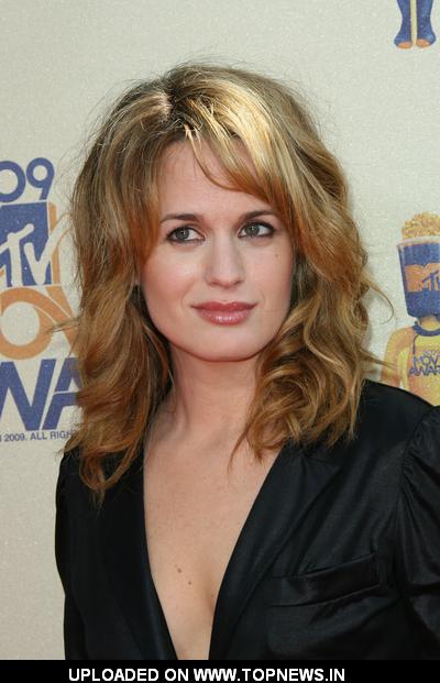 Elizabeth Reaser at 18th Annual MTV Movie Awards - Arrivals Elizabeth Reaser at 18th Annual MTV Movie Awards - Arrivals
