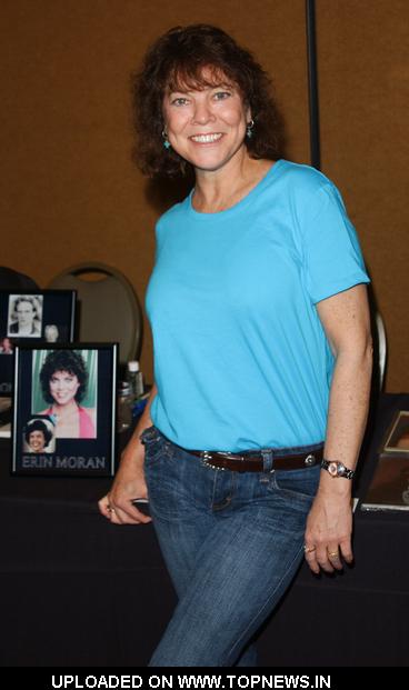 Erin Moran at 2009 Summer Hollywood Show - day 1 Erin Moran at 2009 Summer Hollywood Show - day 1