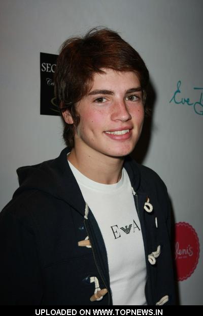 gregg sulkin. Gregg Sulkin at 2010 Golden