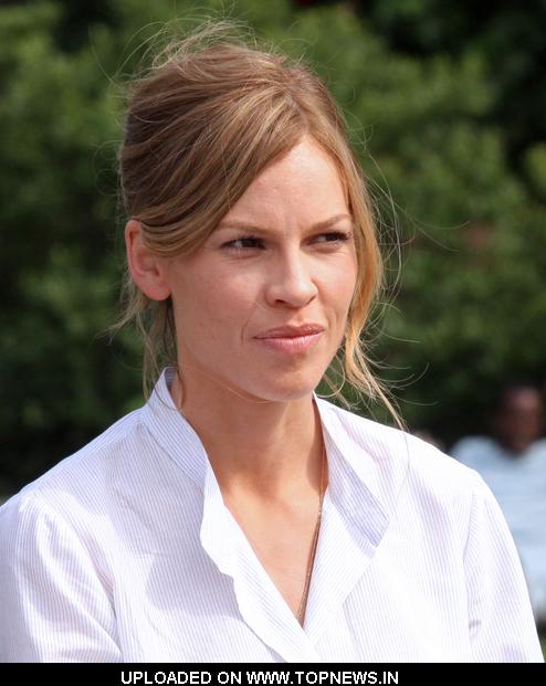 Hilary Swank at Jeffrey Dean Morgan and Hilary Swank Filming "The Resident" Movie in Brooklyn on July 1, 2009 Hilary Swank at Jeffrey Dean Morgan and Hilary Swank Filming "The Resident" Movie in Brooklyn on July 1, 2009