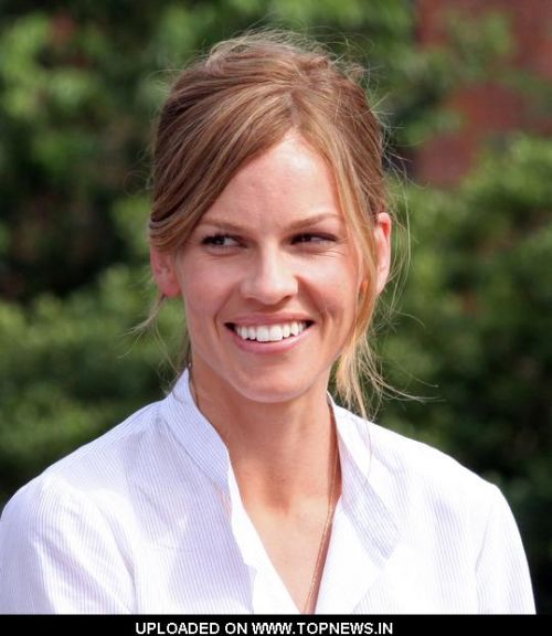 Hilary Swank at Jeffrey Dean Morgan and Hilary Swank Filming "The Resident" Movie in Brooklyn on July 1, 2009 Hilary Swank at Jeffrey Dean Morgan and Hilary Swank Filming "The Resident" Movie in Brooklyn on July 1, 2009