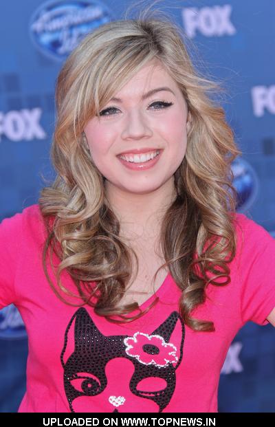 Jennette McCurdy at Fox's American Idol 2011 Finale Results Show 