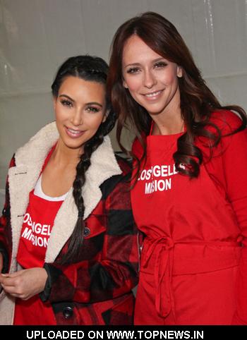 Jennifer Love Hewitt and Kim Kardashian at LA Mission Thanksgiving