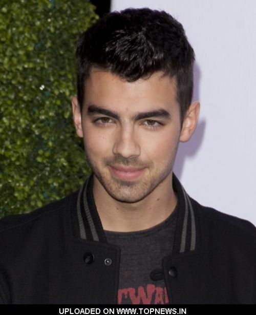 Joe Jonas at 7th Annual Peapod Foundation Benefit Concert Featuring The 