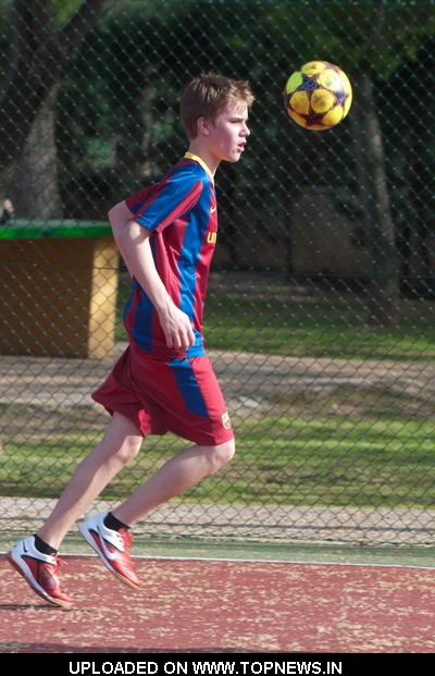justin bieber playing soccer with barcelona. Justin Bieber Playing Soccer
