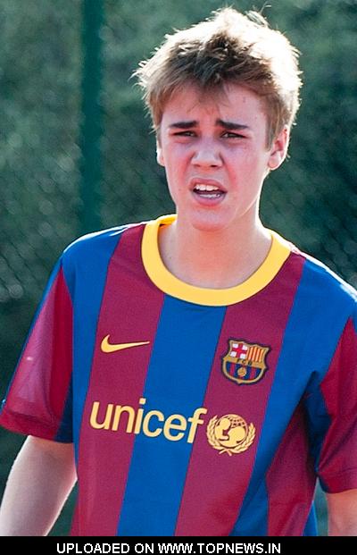 justin bieber playing soccer in barcelona. Justin Bieber Playing Soccer