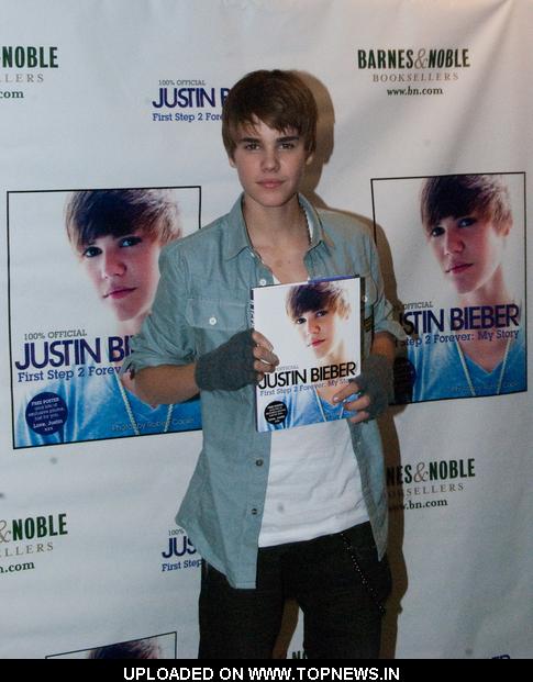 justin ieber book signing in bieber eating a twiglet. justin ieber book signing in