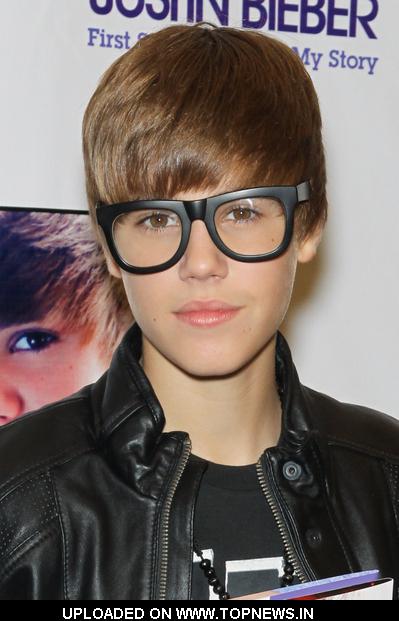 i love justin bieber pictures. i love justin bieber posters.