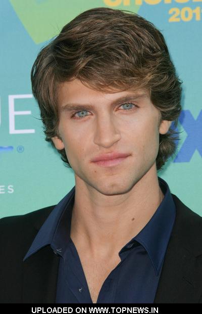 Keegan Allen - Picture Colection