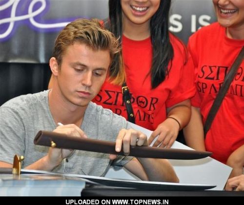 Kenny Wormald Host a Footloose Autograph and QA at the Hillsdale Mall in 