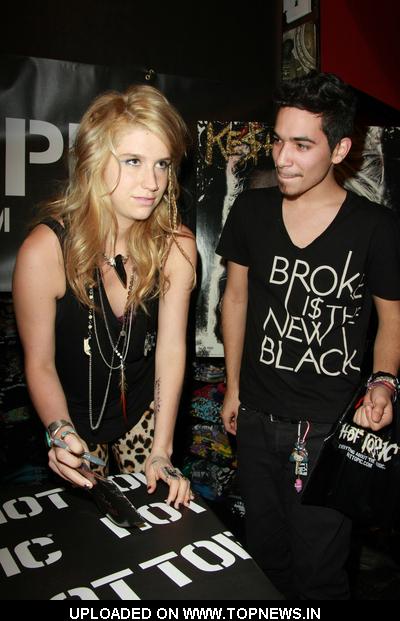 Kesha Animal CD Signing at Hot Topic in Hollywood