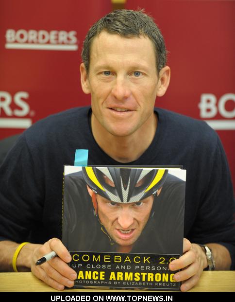 Lance Armstrong at "Comeback 2.0: Up Close and Personal" Book Signing at Borders Books in Sherman Oaks on December 22, 2009 Lance Armstrong at "Comeback 2.0: Up Close and Personal" Book Signing at Borders Books in Sherman Oaks on December 22, 2009