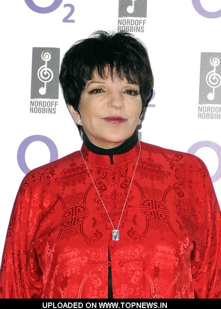 Liza Minnelli at Nordoff Robbins 02 Silver Clef Awards Lunch - Arrivals Liza Minnelli at Nordoff Robbins 02 Silver Clef Awards Lunch - Arrivals