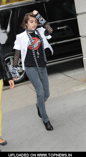 Lourdes Leon at  Saturday Kaballah Services in New York City - May 16, 2009 - Arrivals