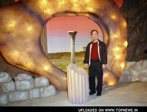 Michael Okuda at "Star Trek: The Tour" Press Conference and Preview with William Shatner