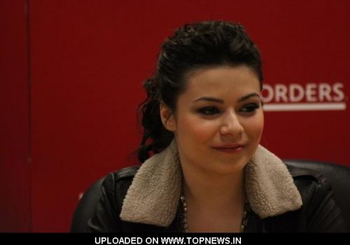 Miranda Cosgrove "Seventeen" Magazine Cover Signing at Borders Books in New York City
