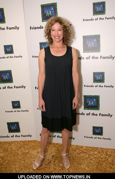 Nancy Travis