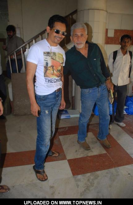  Naseeruddin Shah with  Atul Kulkarni at "Chaalis Chaurasi" at Radio Mirchi in Parel