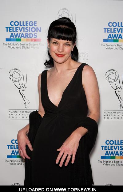 Beautiful Actrees Pauley Perrette Hot Sexy Photos