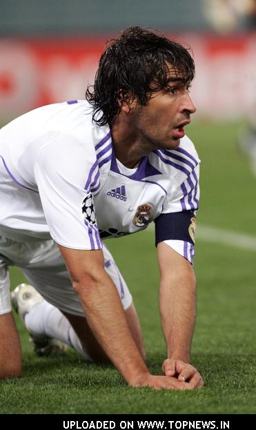 Raul Gonzalez at AS Roma Vs. Real Madrid - UEFA Champions League - February 19, 2008 Raul Gonzalez at AS Roma Vs. Real Madrid - UEFA Champions League - February 19, 2008