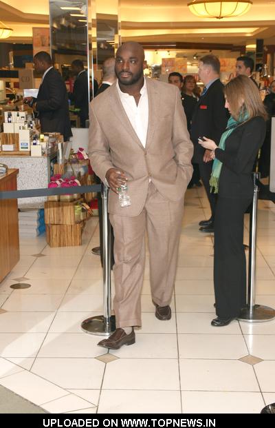 Reuben Drough at NY Giants Reuben Droughns and Osi Umenyiora Sign Autographs for Men's Hugo Boss "Boss Pure" at Macy's in Garden