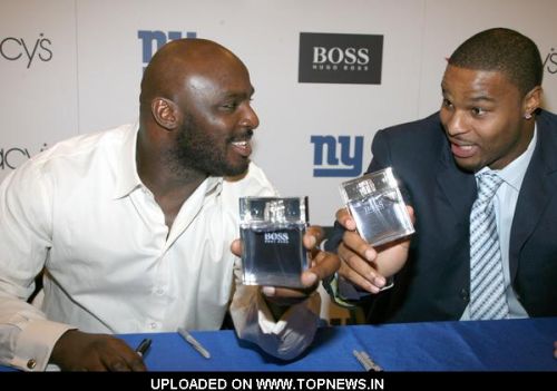 Reuben Drough at NY Giants Reuben Droughns and Osi Umenyiora Sign Autographs for Men's Hugo Boss "Boss Pure" at Macy's in Garden Reuben Drough at NY Giants Reuben Droughns and Osi Umenyiora Sign Autographs for Men's Hugo Boss "Boss Pure" at Macy's in Garden