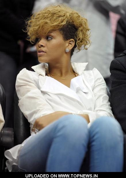 rihanna pictures 2010. Rihanna at 2010 NBA