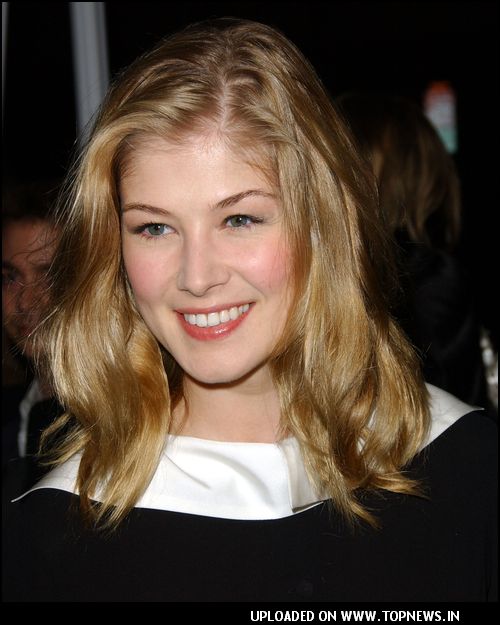 "Rosmund-Pike" at Los Angeles Premiere of "Atonement" "Rosmund-Pike" at Los Angeles Premiere of "Atonement"