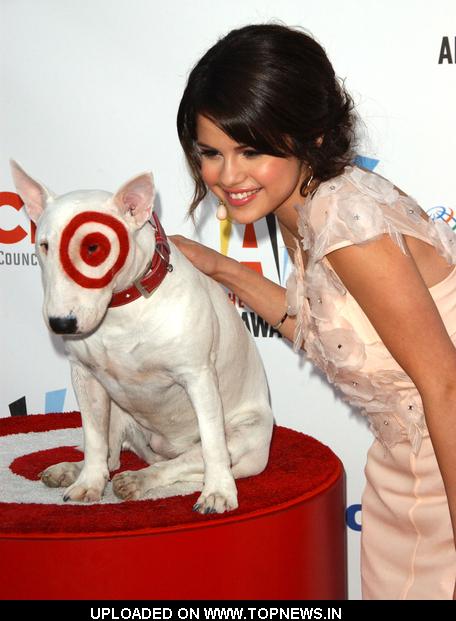 Selena Gomez at 2009 NCLR ALMA Awards - Arrivals Selena Gomez at 2009 NCLR ALMA Awards - Arrivals