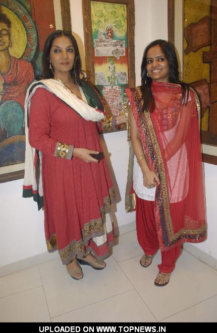 Shabana Azmi at Preksha Lal art exhibition, Kala Ghoda in Mumbai