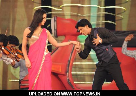 Bollywood stars Shah Rukh Khan and Katrina Kaif performs at 18th Colors Screen Awards
