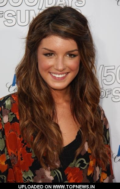 Shenae Grimes at 500 Days of Summer Los Angeles Premiere Arrivals