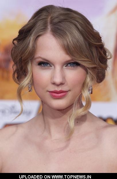 Taylor Swift at "Hanna Montana The Movie" World Premiere - Arrivals Taylor Swift at "Hanna Montana The Movie" World Premiere - Arrivals