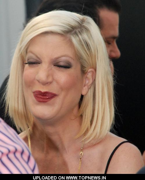 tori spelling hairstyles. tori spelling 2011.