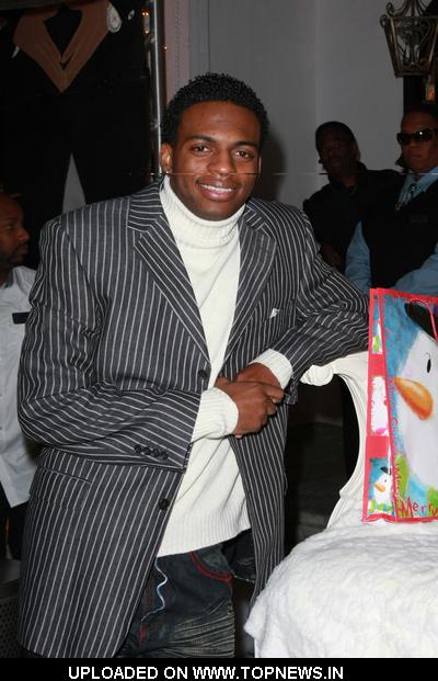 Trueful at Norwood Young's Annual White Christmas Party - Arrivals