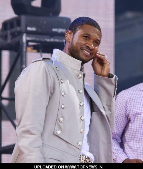 Usher at Usher Performs on ABC's "Good Morning America" at Bryant Park in New York on May 30, 2008 Usher at Usher Performs on ABC's "Good Morning America" at Bryant Park in New York on May 30, 2008