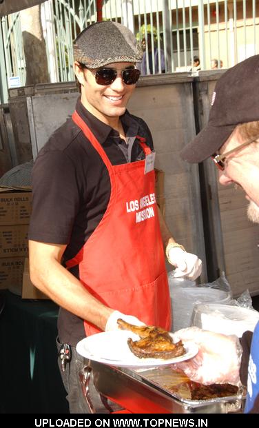 Victor Webster at 2009 Christmas Eve at The Los Angeles Mission