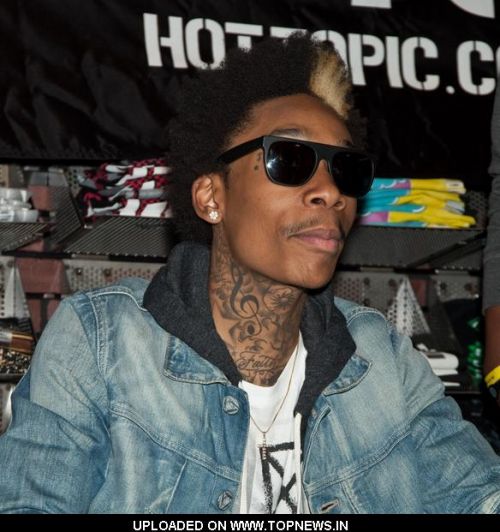 wiz khalifa wallpaper background. hairstyles wiz khalifa roll up lyrics. wiz khalifa wallpaper roll up. wiz