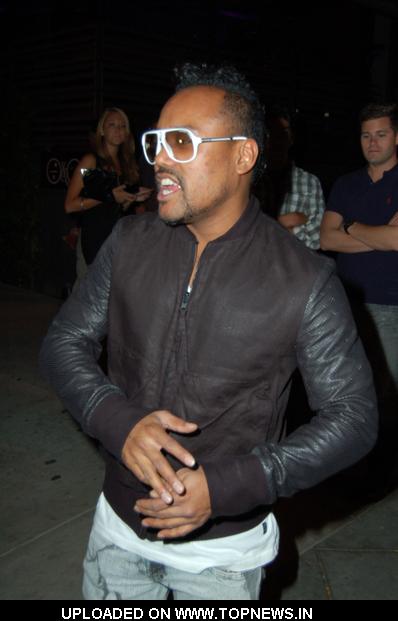 apl.de.apat  Celebrities Departing Guys and Dolls Club in West Hollywood on July 14, 2009