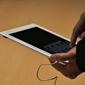 Apple claims selling 3 million new iPad tablets