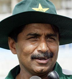 Miandad claims he has been reinstated as PCB Director General