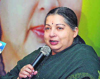 Jayalalithaa complains of poll rigging at Chennai booth