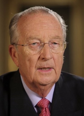 Belgian king refuses government's offer to resign 