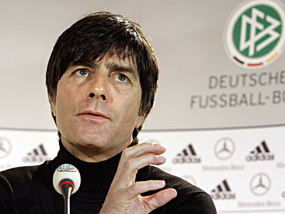 Germany's Loew tests fitness of players, draws criticism 