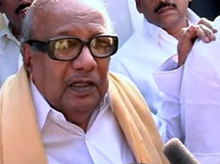 Indian Govt. says watching Lanka situation, Karunanidhi''s ultimatum to PM, Sonia