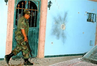Commando frees six alleged assassins from Mexican jail