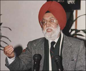 No changes of my own in adopting new regulations restricting officials'' tenure: Gill