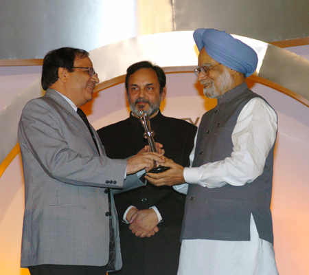 Prannoy Roy During Award Ceremony