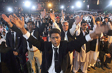 Pak lawyers begin countrywide strike for reinstatement of sacked judges